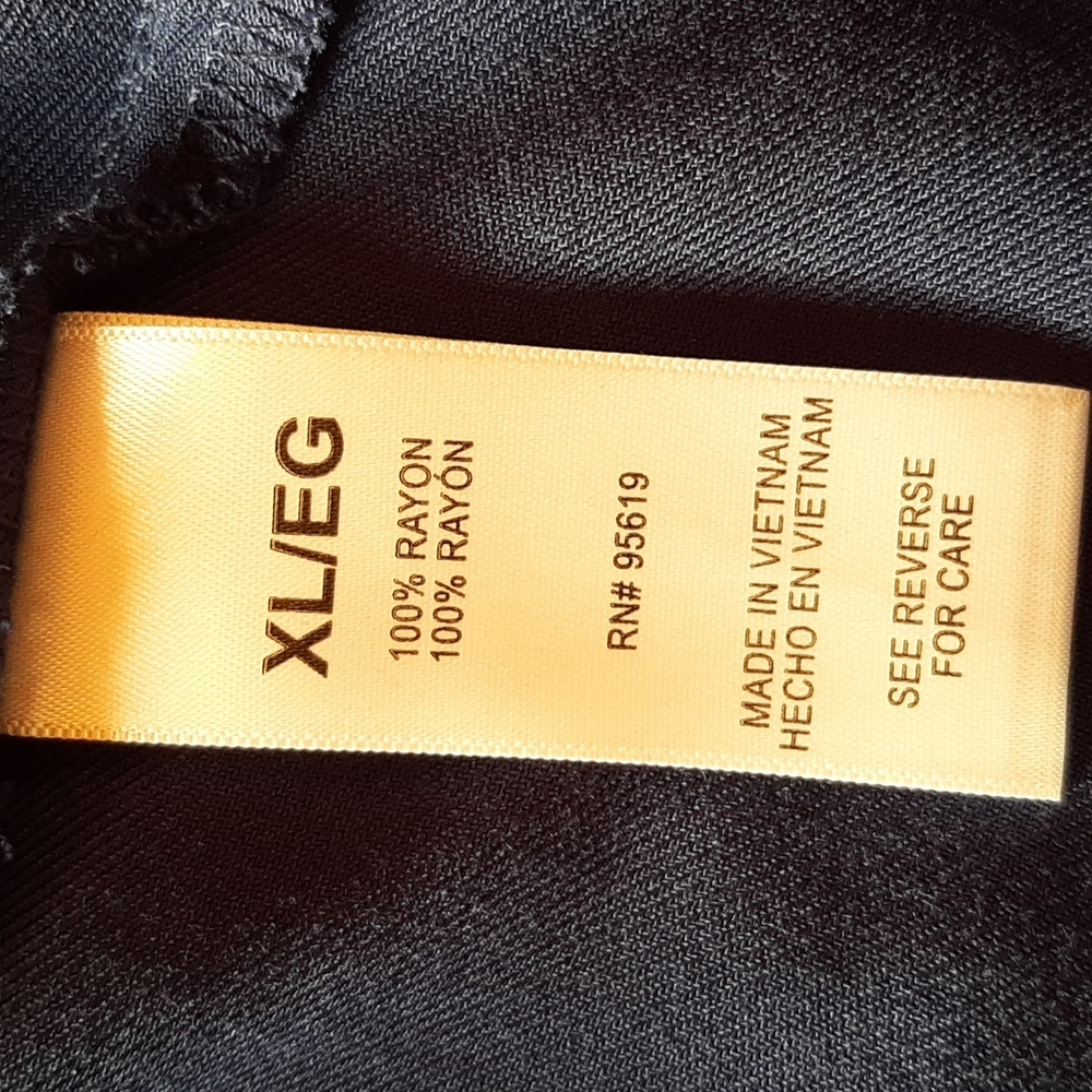 Fever XL sleeveless buttonfront blouse. - Picture 4 of 5